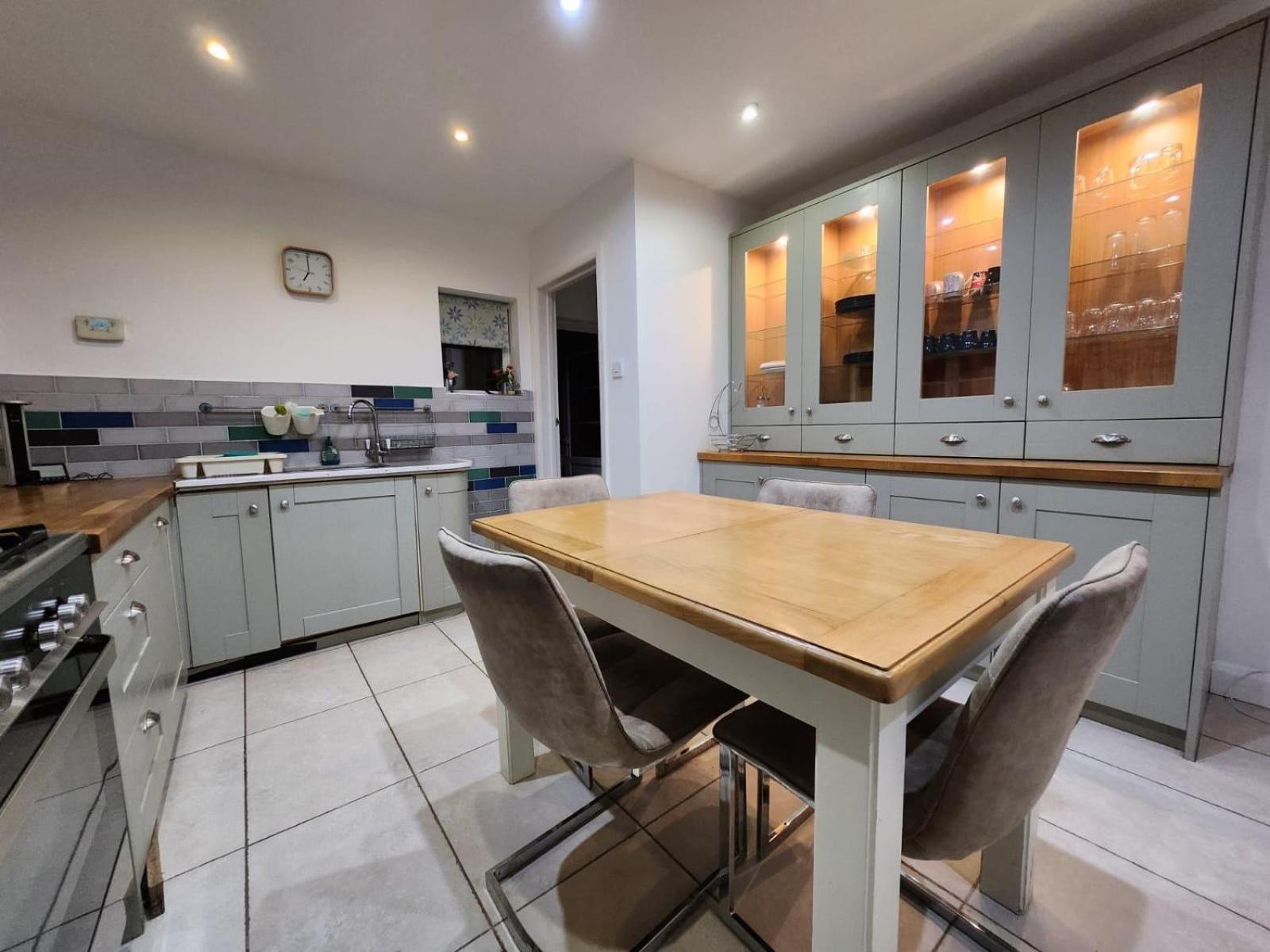 D Elmdon Homestay Shared 4 Bedrooms Birmingham Exterior photo