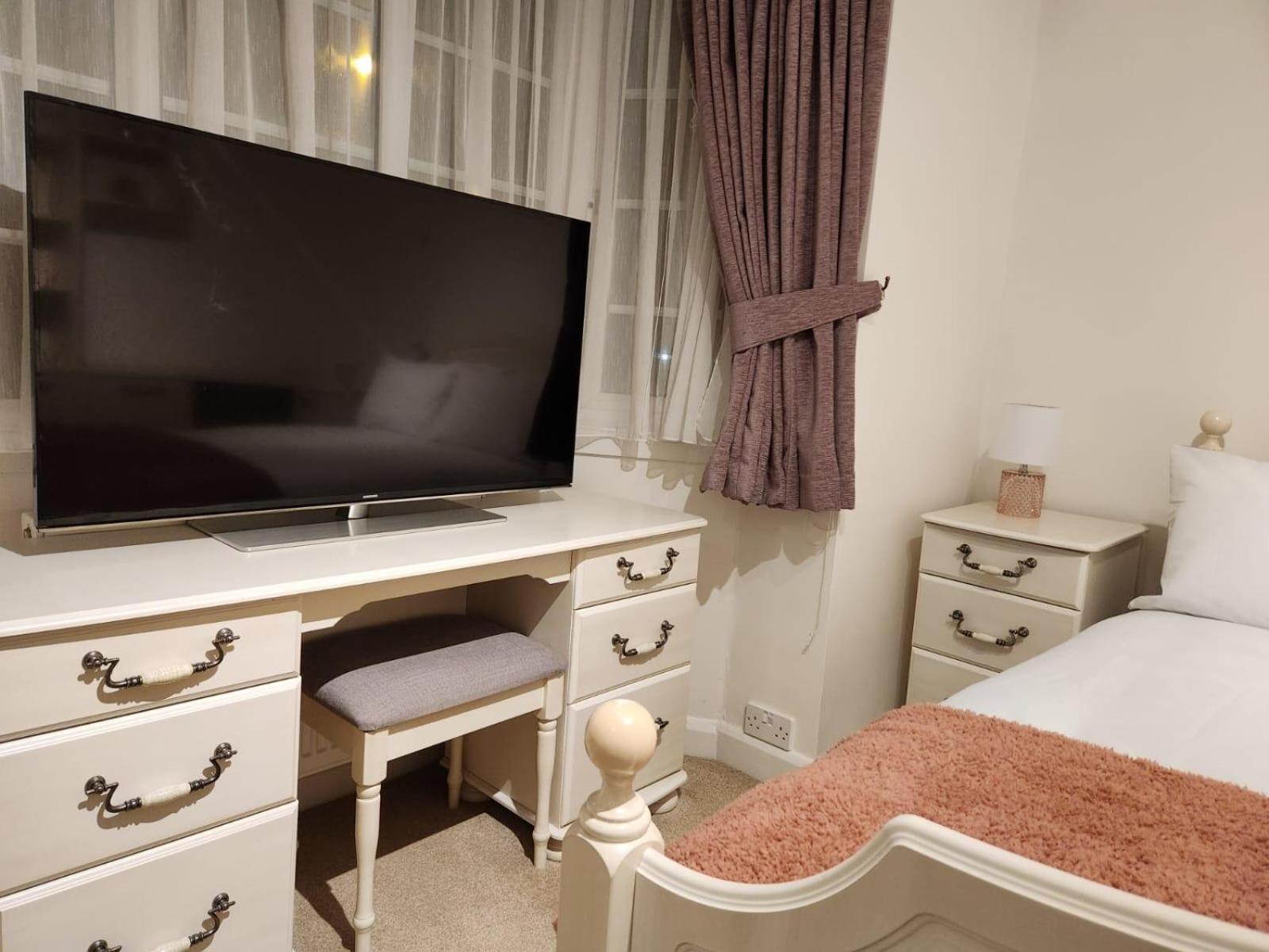 D Elmdon Homestay Shared 4 Bedrooms Birmingham Exterior photo
