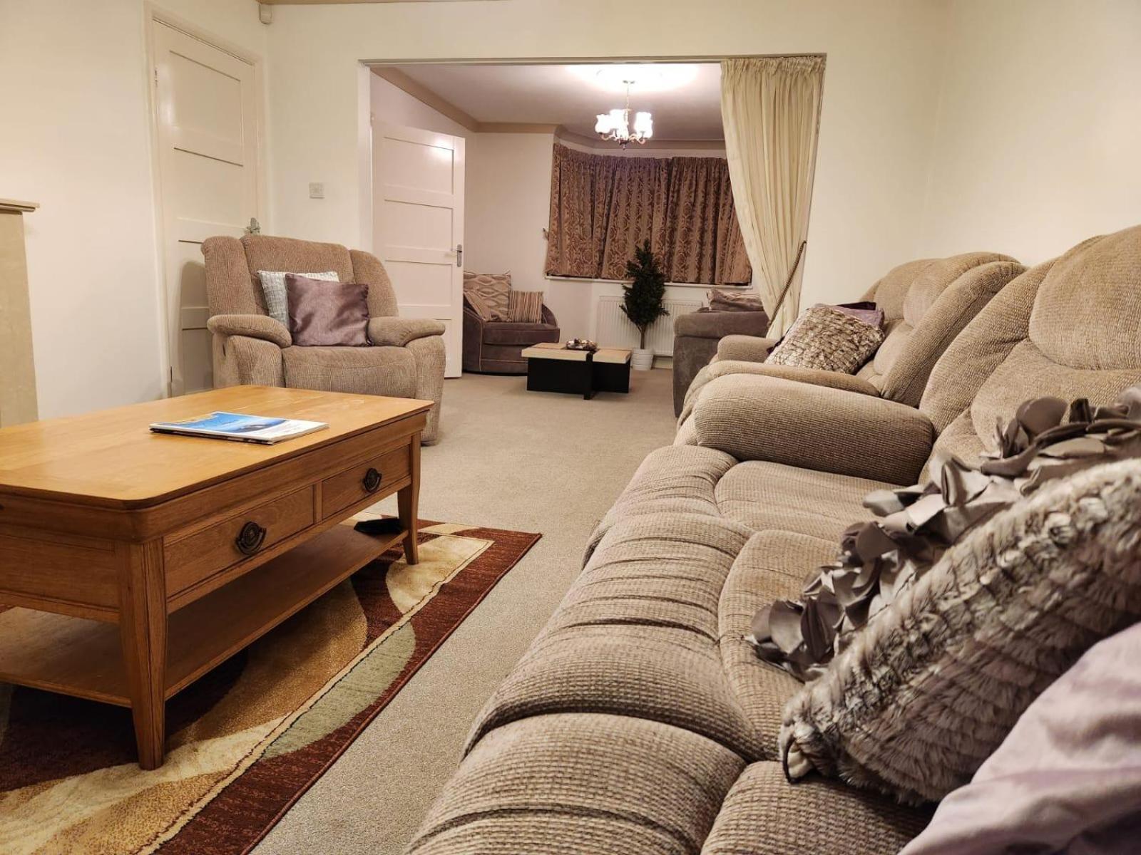 D Elmdon Homestay Shared 4 Bedrooms Birmingham Exterior photo